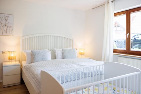 Bedroom, cot