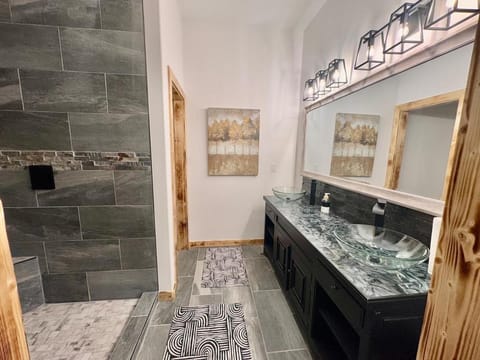 Spacious and Relaxing Home Near Allatoona and Lakepoint Villa in Cartersville