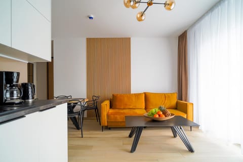 Kitchen or kitchenette, Seating area