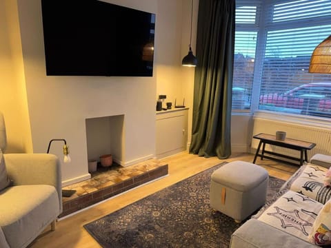 Central Belfast 2 Bedroom House Sleeps 6 Beside Ormeau Park House in Belfast