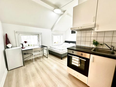 Bed, Kitchen or kitchenette, stove