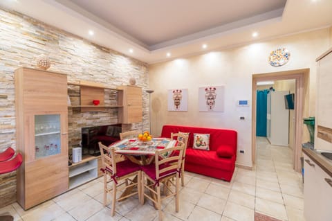 Kitchen or kitchenette, Living room, Seating area, Dining area, stove