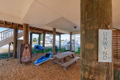 Anchor's Away - Waterfront, Pet Friendly, Pools! House in Chincoteague Island