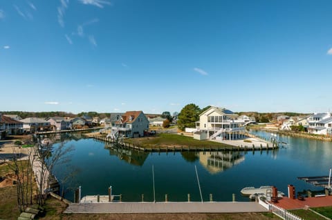 Anchor's Away - Waterfront, Pet Friendly, Pools! House in Chincoteague Island