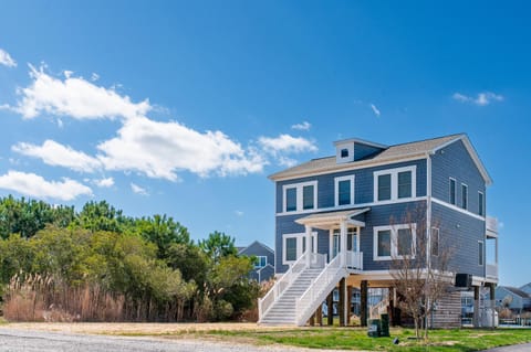 Anchor's Away - Waterfront, Pet Friendly, Pools! House in Chincoteague Island