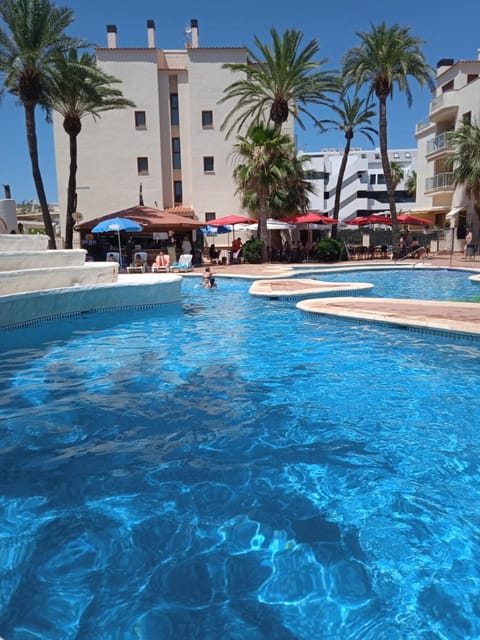 People, Swimming pool