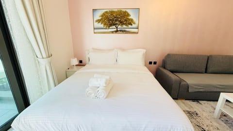 Bed, Photo of the whole room, Bedroom, towels