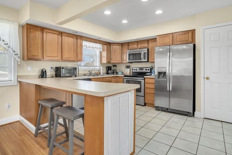 Beach Haven - Modern Home; Close to town! House in Chincoteague Island