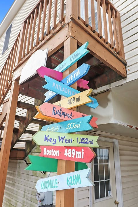 Blue Chair Bay - Waterfront townhome with Fishing pier! House in Chincoteague Island