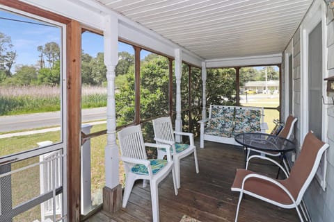 Blue Moon - Pet friendly and great location! House in Chincoteague Island