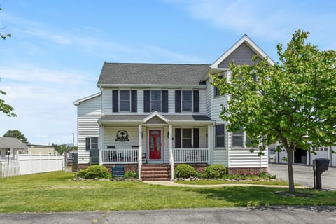 Casa del Mar - Pet friendly with Hot tub! House in Chincoteague Island