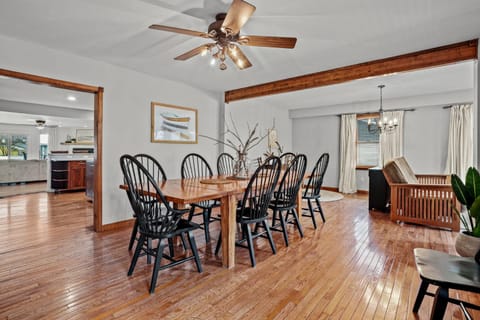 Casa del Mar - Pet friendly with Hot tub! House in Chincoteague Island