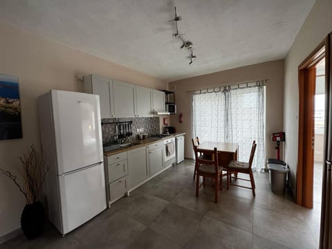 Sunny Retreat - Families, Couples & Digital Nomads Apartment in Malta