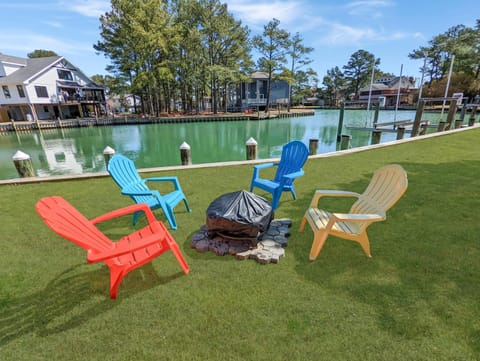 Cedar Cove - Waterfront home with Fire pit! House in Chincoteague Island