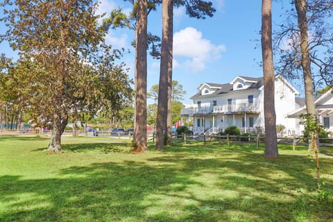 Channel Lookout - Water views & public dock! House in Chincoteague Island