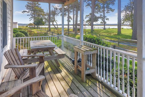 Channel Lookout - Water views & public dock! House in Chincoteague Island