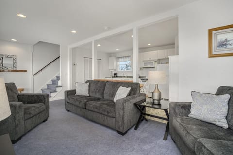 Channel Lookout - Water views & public dock! House in Chincoteague Island