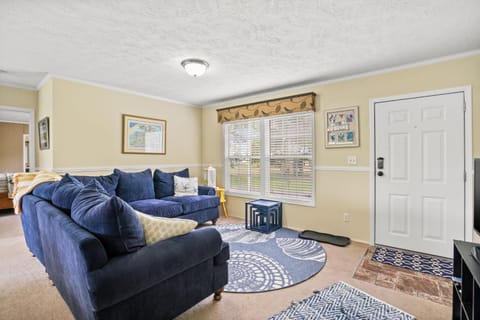 Charlie's Cove - Pet friendly w/ Fenced yard! House in Chincoteague Island