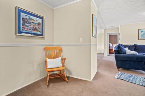 Charlie's Cove - Pet friendly w/ Fenced yard! House in Chincoteague Island