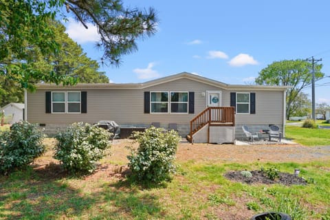 Crabby Pines - Pet friendly modern accommodations! House in Chincoteague Island