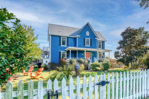 Egret's Cove - Pet friendly w/ Hot tub! House in Chincoteague Island