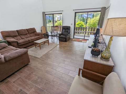 Endless Summer - Pet friendly with screened porch! House in Chincoteague Island