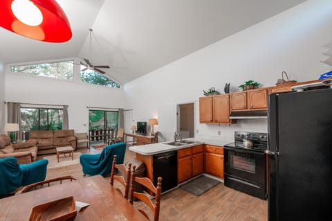 Endless Summer - Pet friendly with screened porch! House in Chincoteague Island