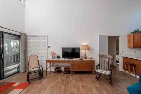 Endless Summer - Pet friendly with screened porch! House in Chincoteague Island