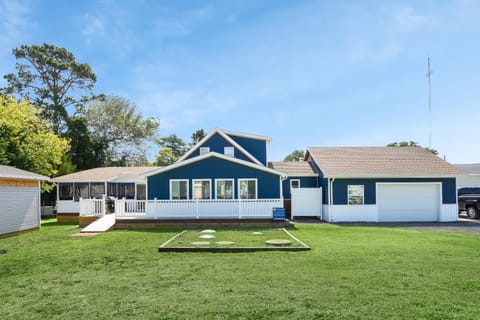 Grandma's House - Close to town, game area & pet friendly! House in Chincoteague Island