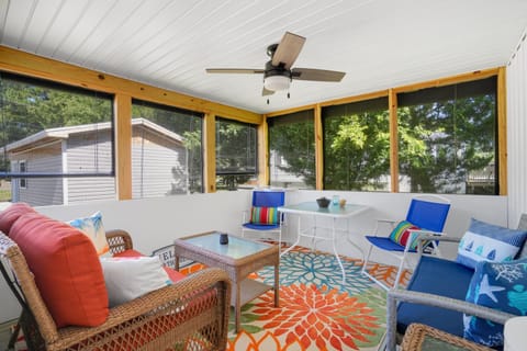 Grandma's House - Close to town, game area & pet friendly! House in Chincoteague Island