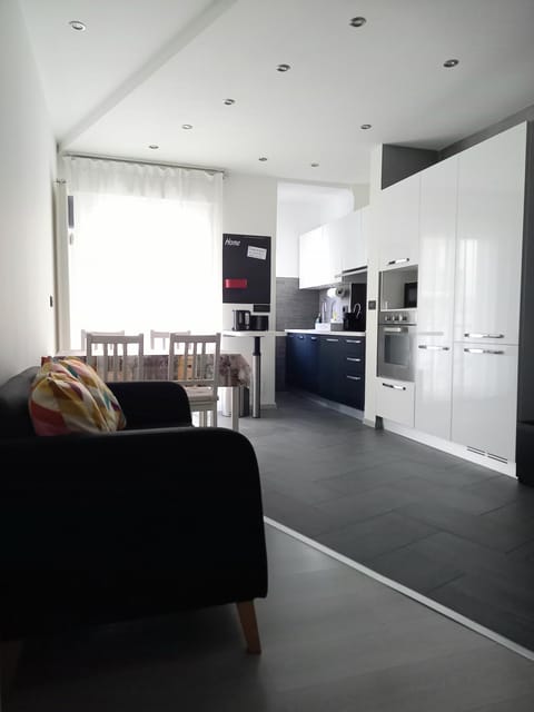 Kitchen or kitchenette, Living room
