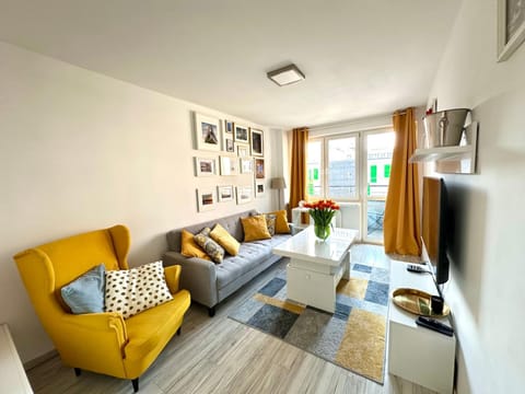 Communal lounge/ TV room, TV and multimedia, Living room, Seating area