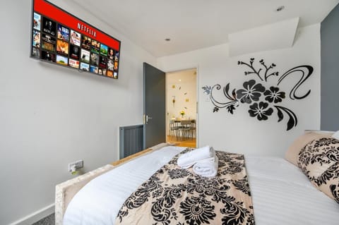 -RB83- For your relaxed,Cosy stay,Free Parking Bed and Breakfast in Leeds