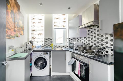 -RB83- For your relaxed,Cosy stay,Free Parking Bed and Breakfast in Leeds