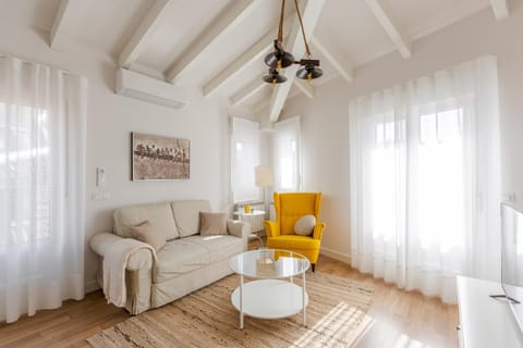 Living room, Seating area, heating