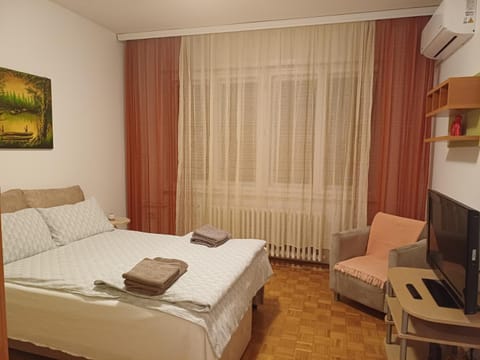 TV and multimedia, Bedroom, air conditioner