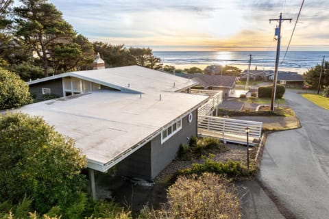 Treasure Rocks House in Neahkahnie Beach