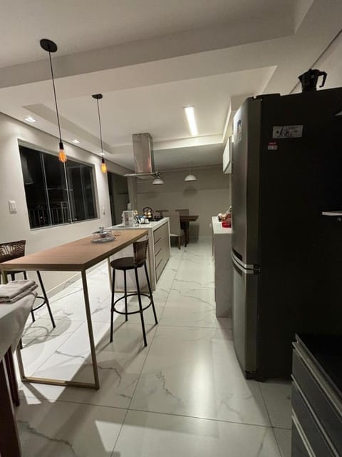 Kitchen or kitchenette, Dining area, oven