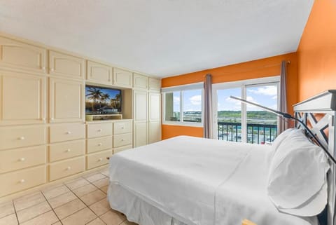 Bed, TV and multimedia, Balcony/Terrace, Photo of the whole room, Bedroom