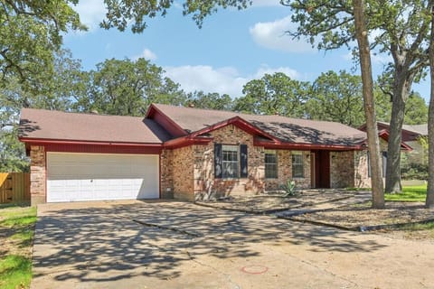 TX A&M! TAMU! Pet Friendly! 7 Beds, King & Queen! Billiards! Fire Pit Oasis! House in College Station