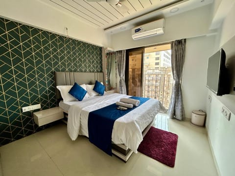 Property building, Bed, TV and multimedia, Bedroom, air conditioner