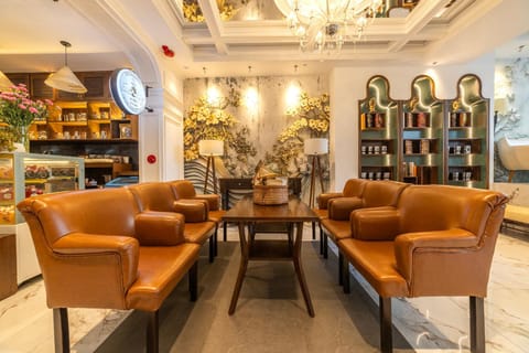 Restaurant/places to eat, Living room, Seating area