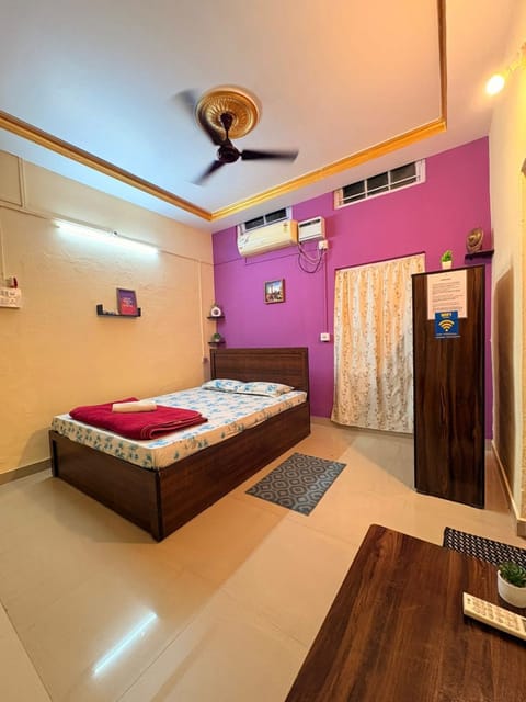 Bed, Photo of the whole room, Bedroom, air conditioner