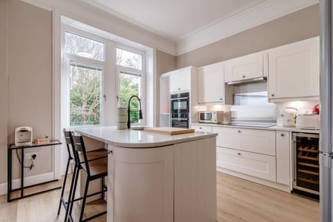 Kitchen or kitchenette, kitchen, kitchen