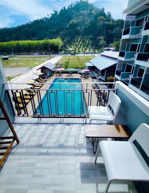 Balcony/Terrace, Mountain view, Swimming pool