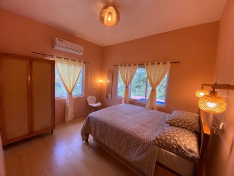 Bed, Photo of the whole room, Bedroom, internet, wardrobe, air conditioner