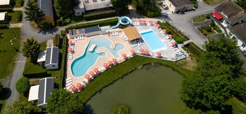 Property building, Bird's eye view, Pool view, Swimming pool