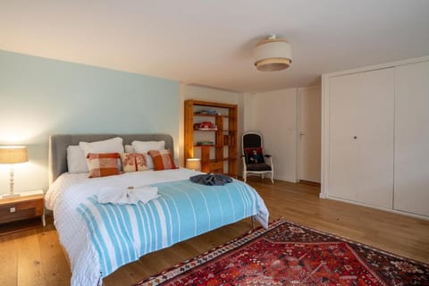 Le Clos des Moriers 2 hours from Paris-Piscine-12 pers Villa in Blois