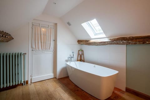 Le Clos des Moriers 2 hours from Paris-Piscine-12 pers Villa in Blois