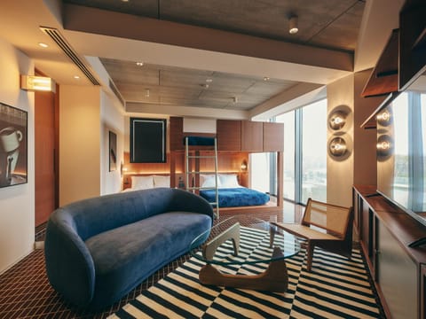 Day, Living room